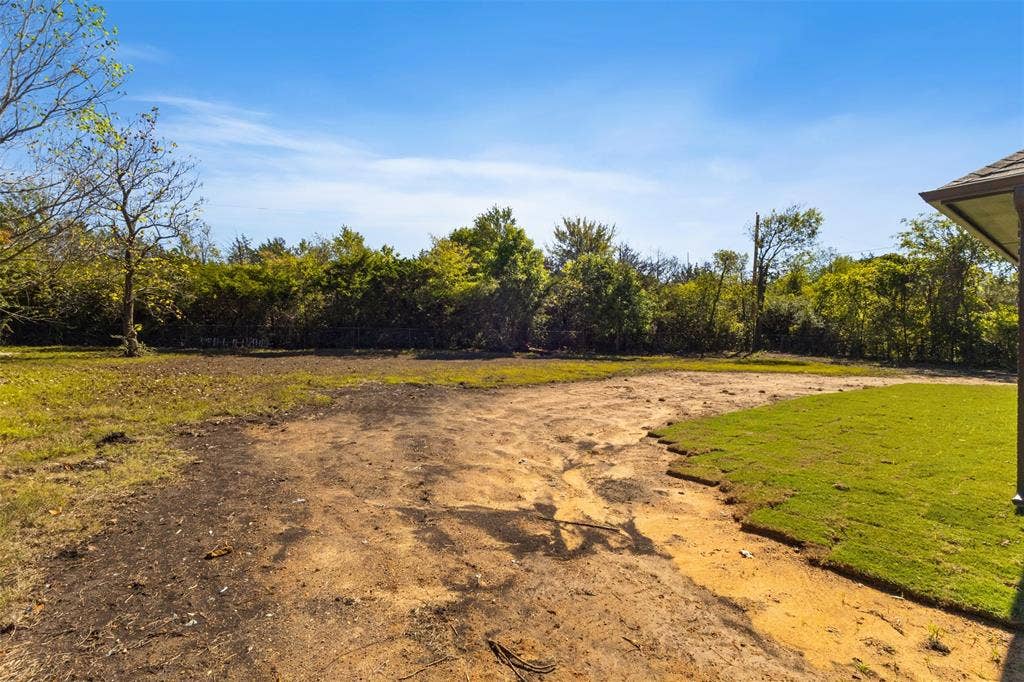 1594 E Springcrest Circle, Lancaster, TX 75134