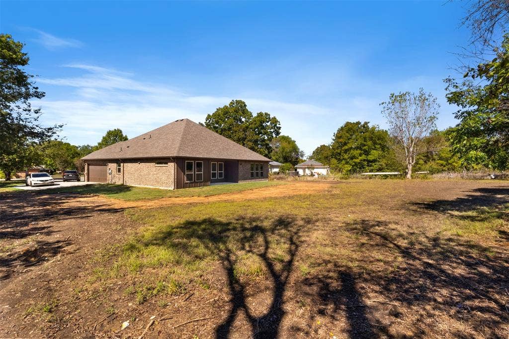 1594 E Springcrest Circle, Lancaster, TX 75134