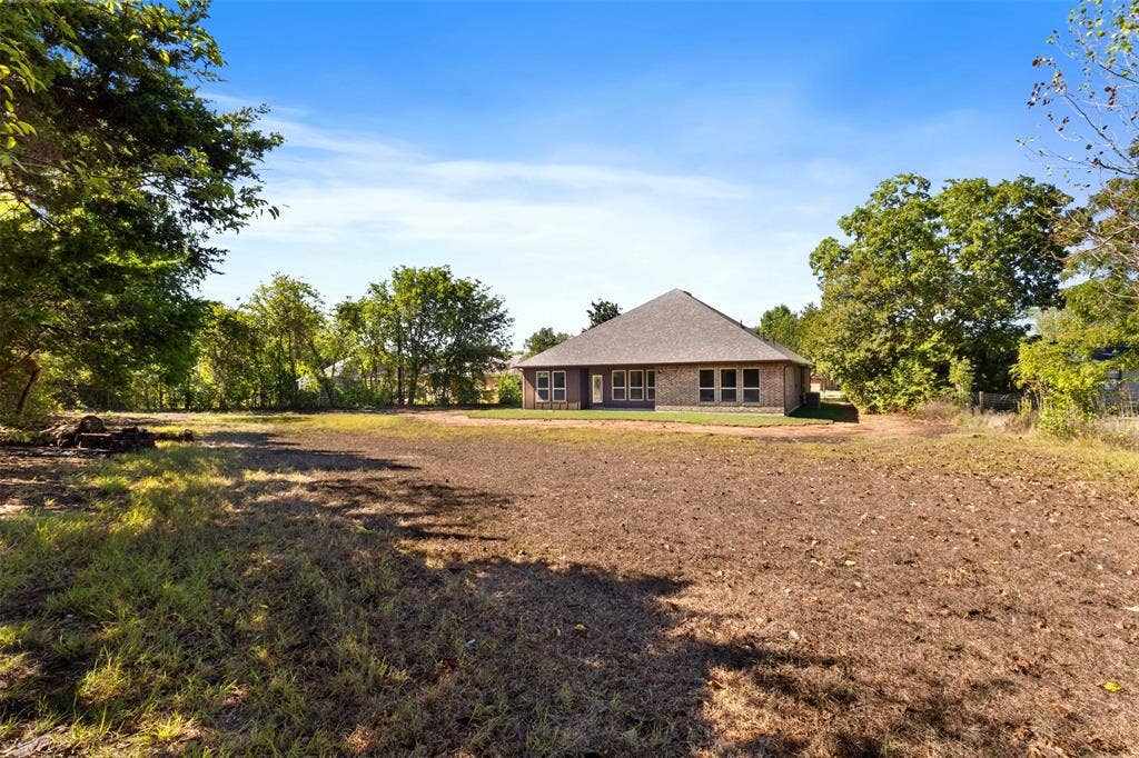1594 E Springcrest Circle, Lancaster, TX 75134