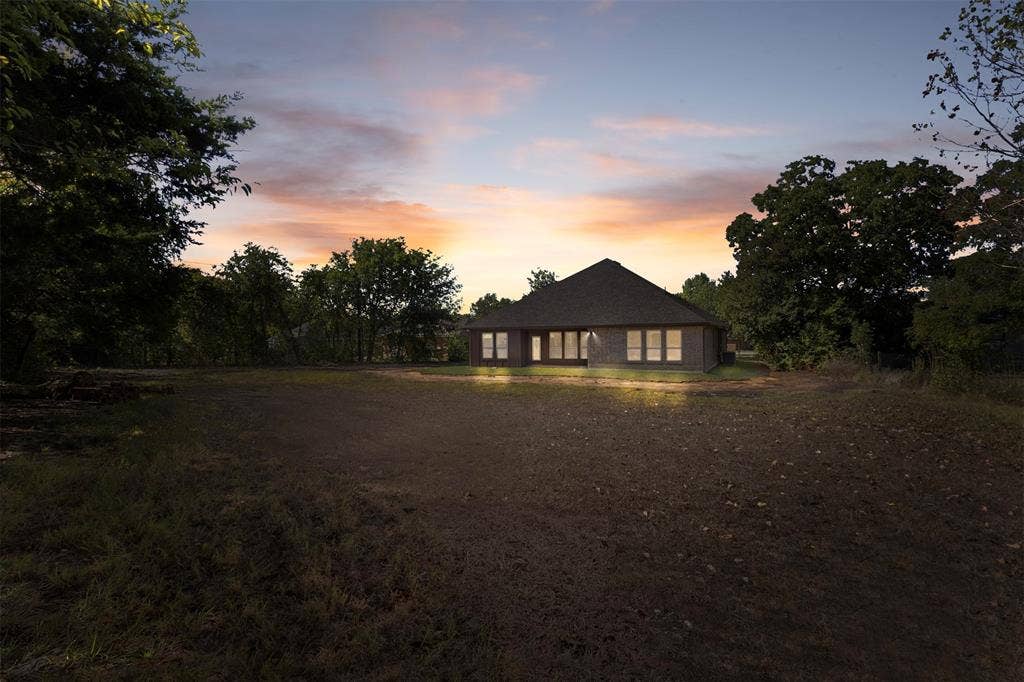 1594 E Springcrest Circle, Lancaster, TX 75134