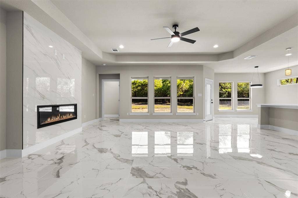 1594 E Springcrest Circle, Lancaster, TX 75134