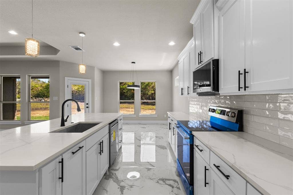 1594 E Springcrest Circle, Lancaster, TX 75134