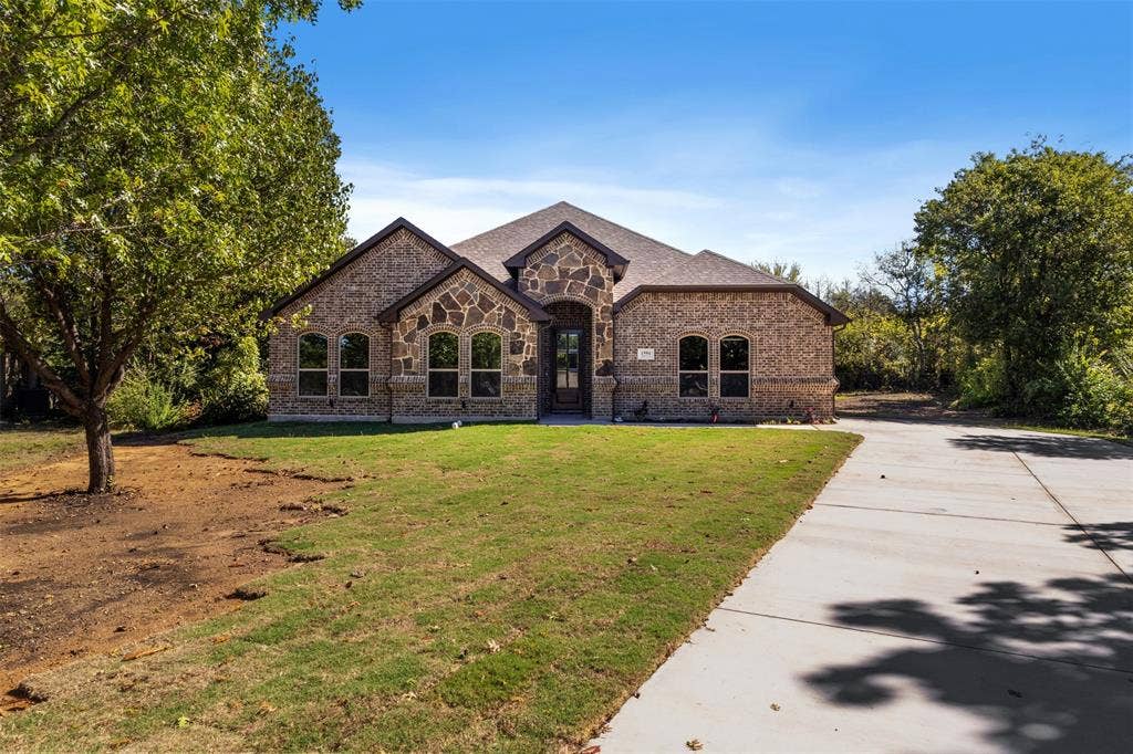 1594 E Springcrest Circle, Lancaster, TX 75134