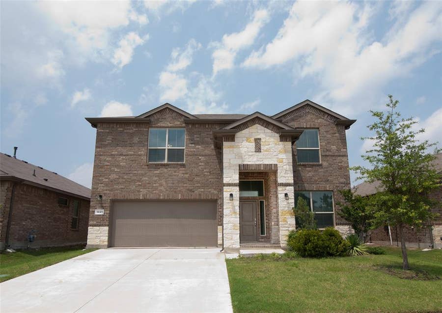 Property photo for 1021 Gillespie Drive, Fort Worth, TX