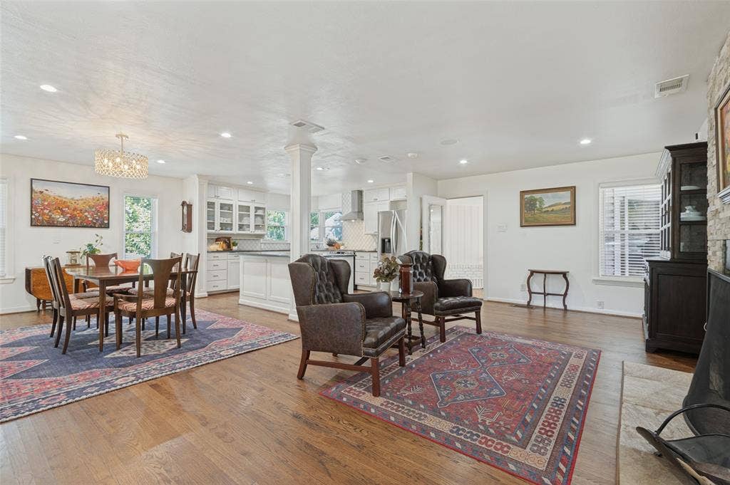 447 W Colorado Boulevard, Dallas, TX 75208 447 W Colorado Boulevard, Dallas, TX 75208