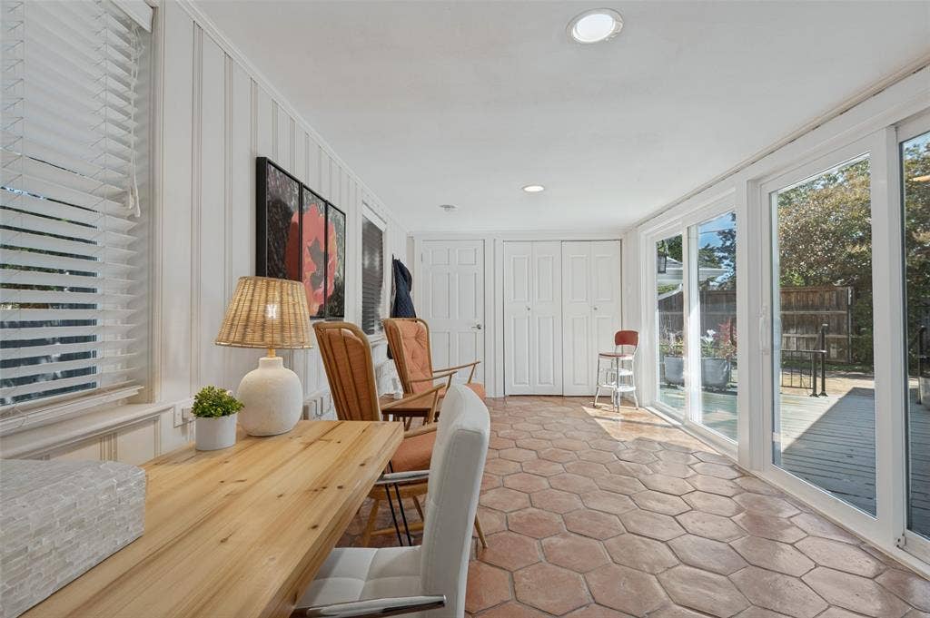 447 W Colorado Boulevard, Dallas, TX 75208 447 W Colorado Boulevard, Dallas, TX 75208