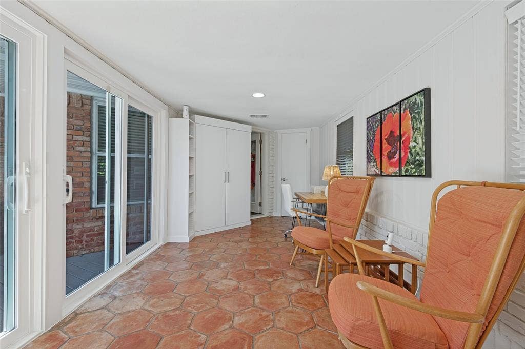447 W Colorado Boulevard, Dallas, TX 75208 447 W Colorado Boulevard, Dallas, TX 75208