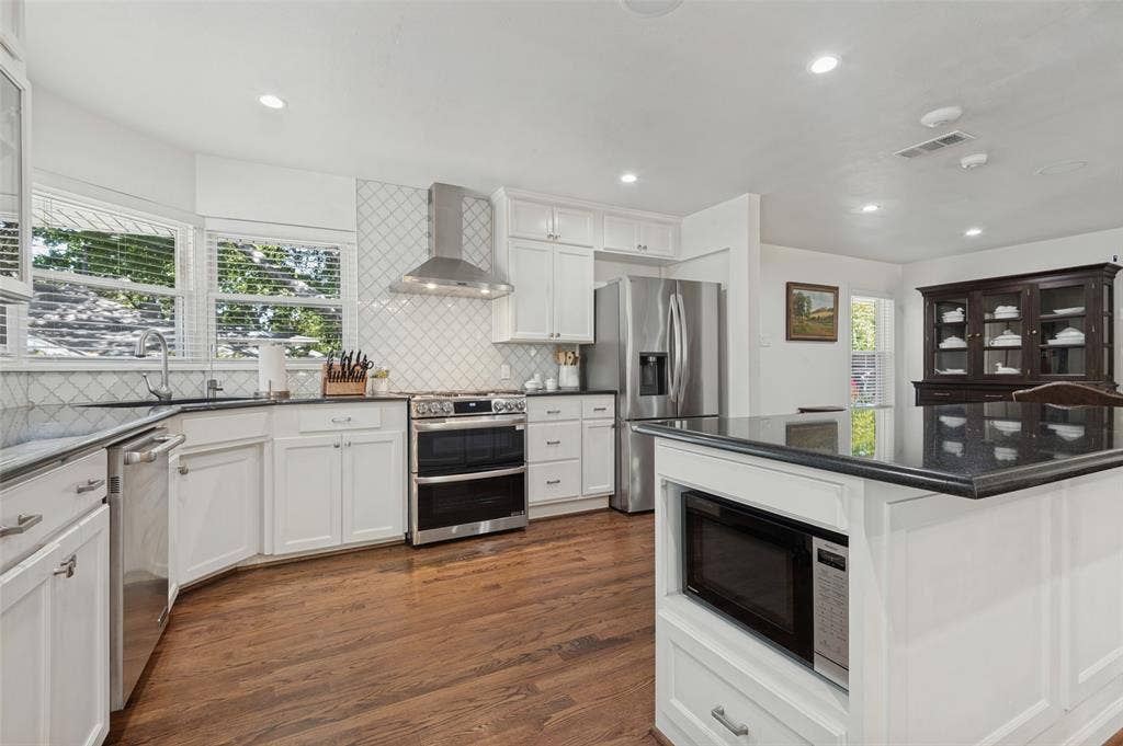 447 W Colorado Boulevard, Dallas, TX 75208 447 W Colorado Boulevard, Dallas, TX 75208