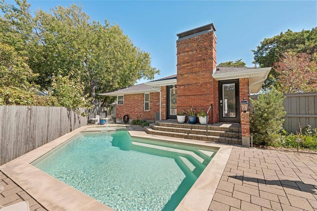 447 W Colorado Boulevard, Dallas, TX 75208 447 W Colorado Boulevard, Dallas, TX 75208