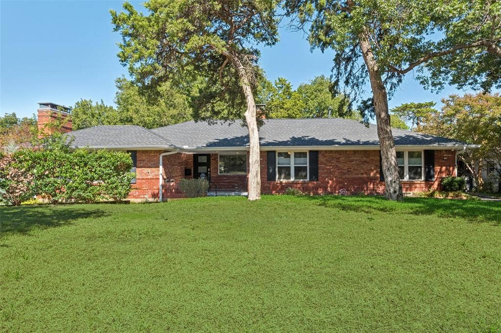 447 W Colorado Boulevard, Dallas, TX 75208 447 W Colorado Boulevard, Dallas, TX 75208