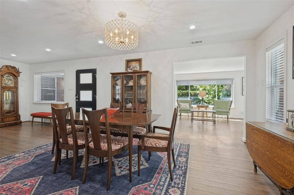447 W Colorado Boulevard, Dallas, TX 75208 447 W Colorado Boulevard, Dallas, TX 75208