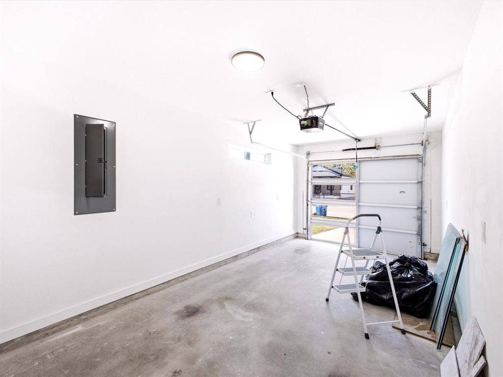 2404 Anderson Street, Dallas, TX 75215 2404 Anderson Street, Dallas, TX 75215