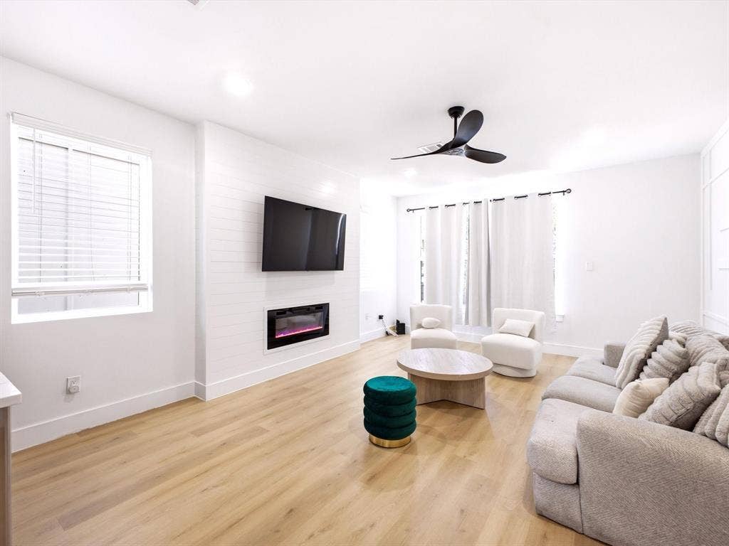 2404 Anderson Street, Dallas, TX 75215 2404 Anderson Street, Dallas, TX 75215