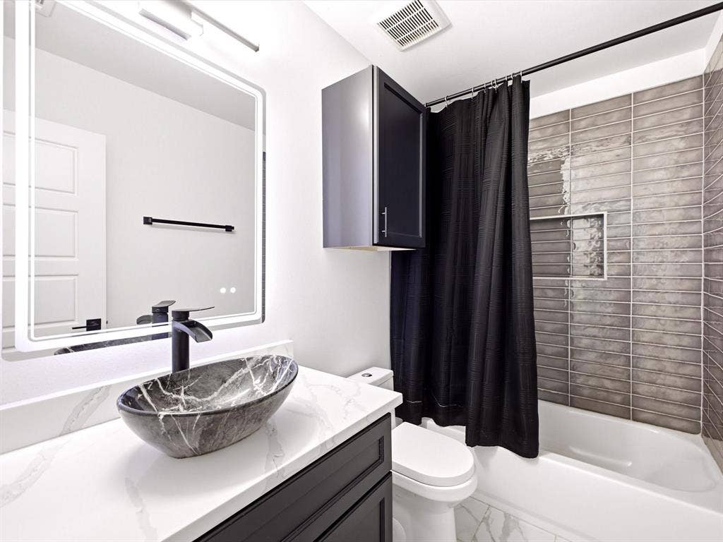 2404 Anderson Street, Dallas, TX 75215 2404 Anderson Street, Dallas, TX 75215