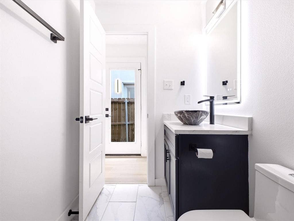 2404 Anderson Street, Dallas, TX 75215 2404 Anderson Street, Dallas, TX 75215