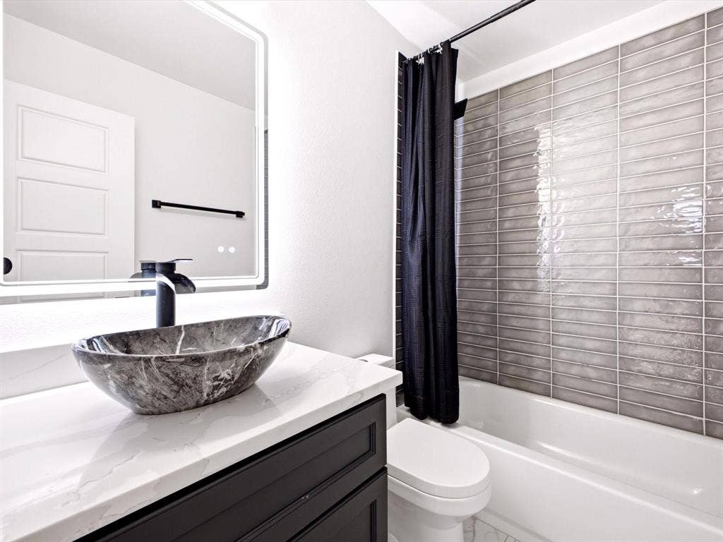 2404 Anderson Street, Dallas, TX 75215 2404 Anderson Street, Dallas, TX 75215