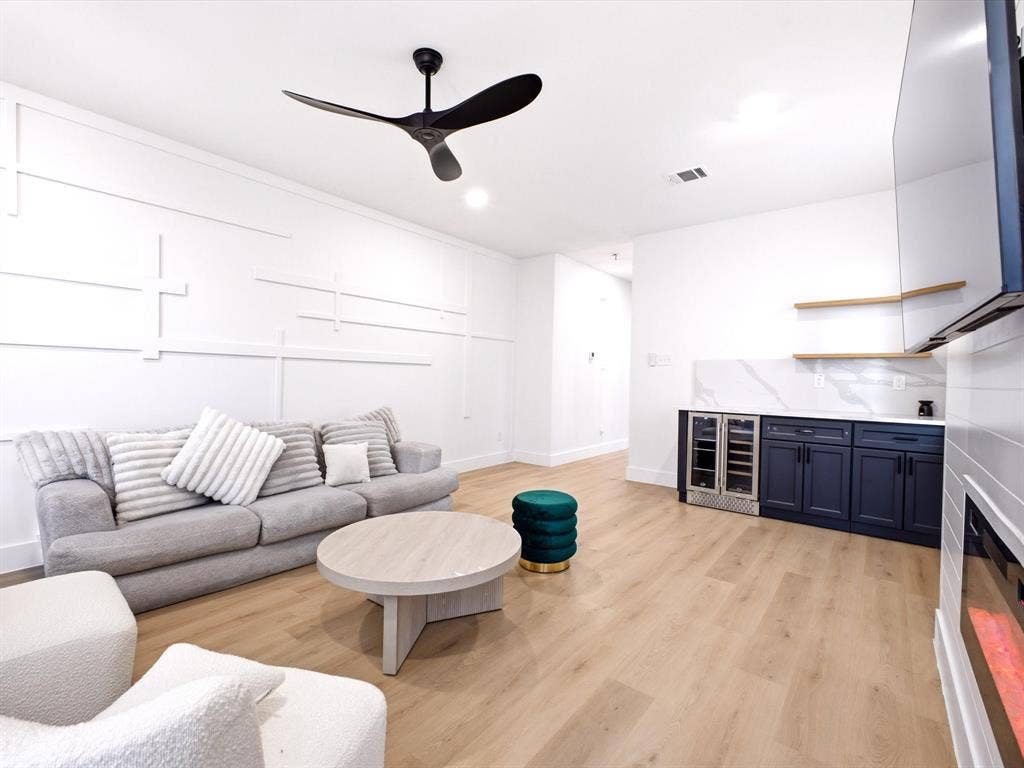 2404 Anderson Street, Dallas, TX 75215 2404 Anderson Street, Dallas, TX 75215