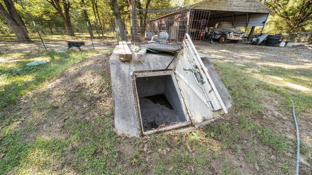 In ground storm shelter