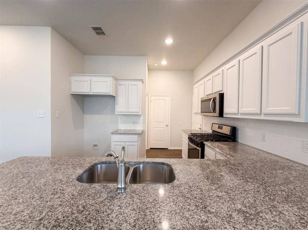 2825 Journey Lane, Heartland, TX 75114
