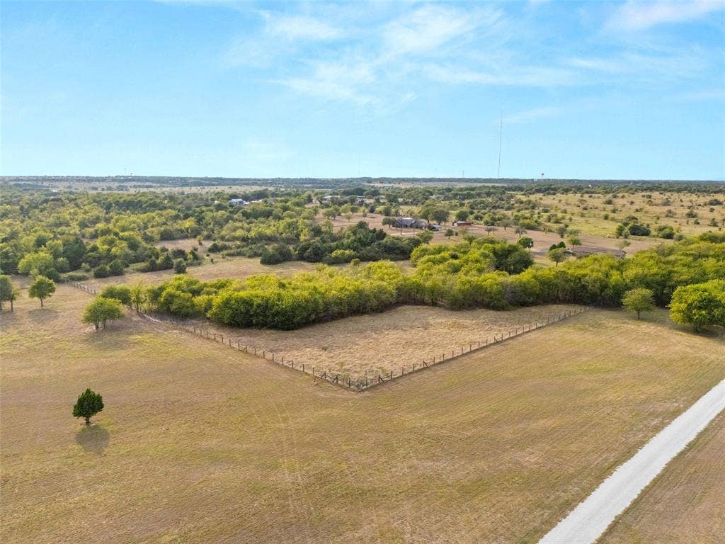 000 Hodge, Eddy, TX 76524