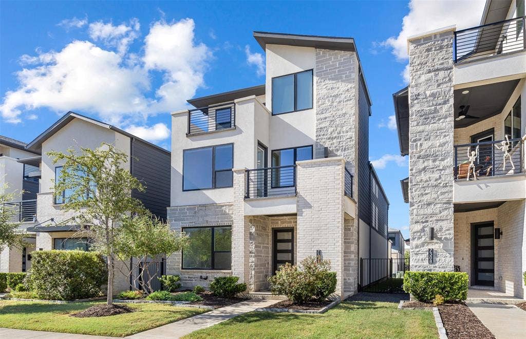 Low maintenance urban style living right in the center of McKinney
