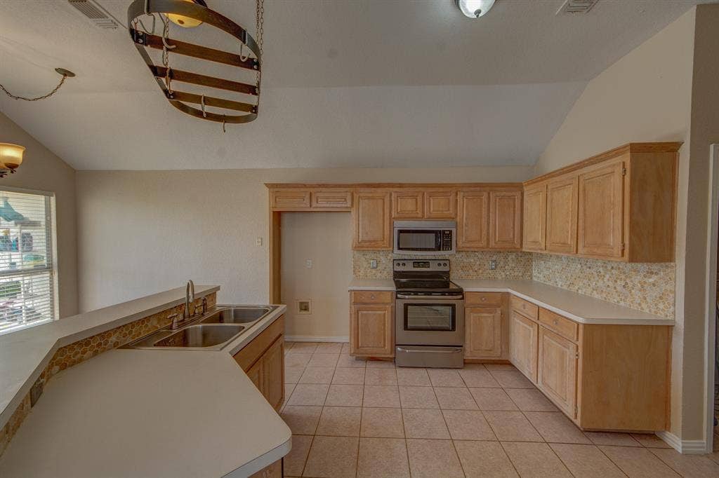 1224 Falcon Trail, Bedford, TX 76021