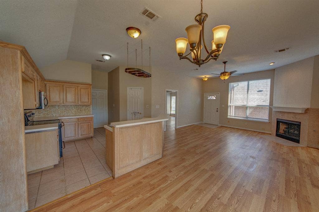 1224 Falcon Trail, Bedford, TX 76021