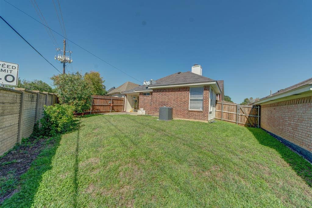 1224 Falcon Trail, Bedford, TX 76021