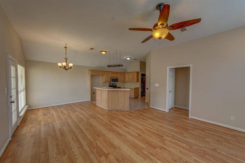 1224 Falcon Trail, Bedford, TX 76021