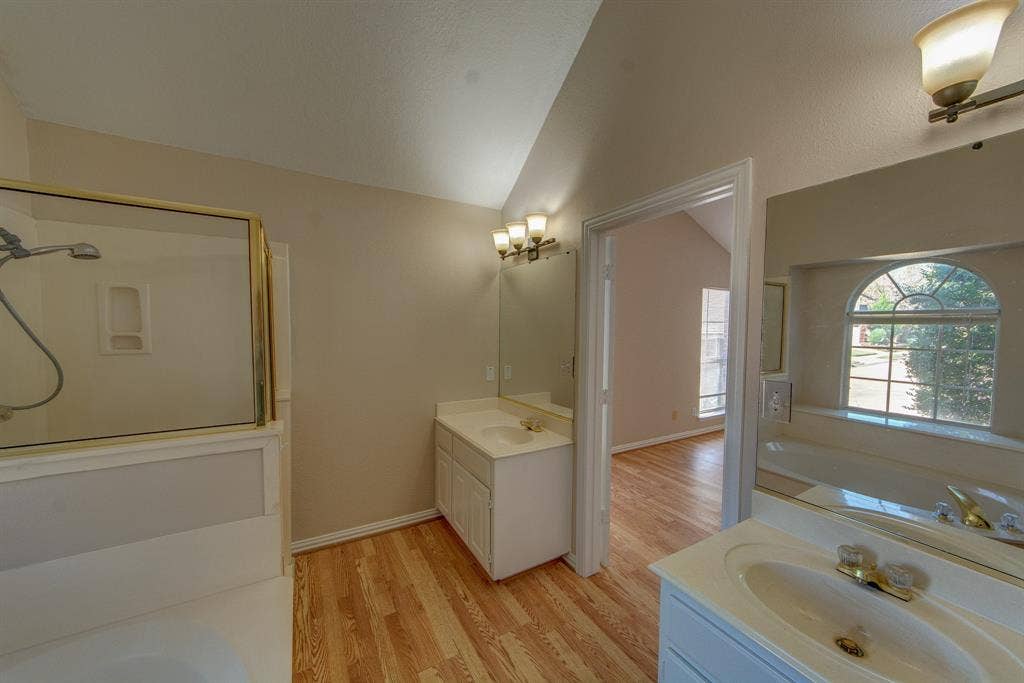 1224 Falcon Trail, Bedford, TX 76021