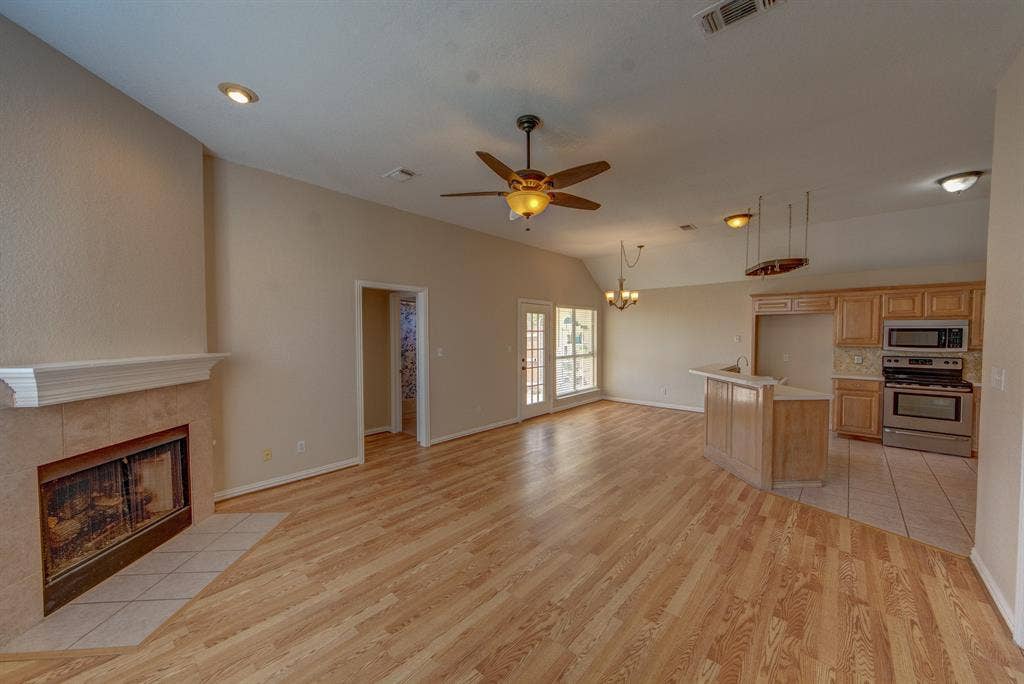1224 Falcon Trail, Bedford, TX 76021