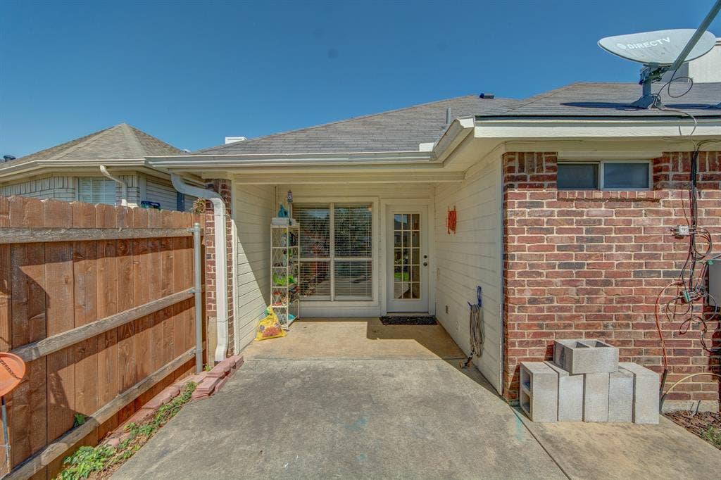 1224 Falcon Trail, Bedford, TX 76021