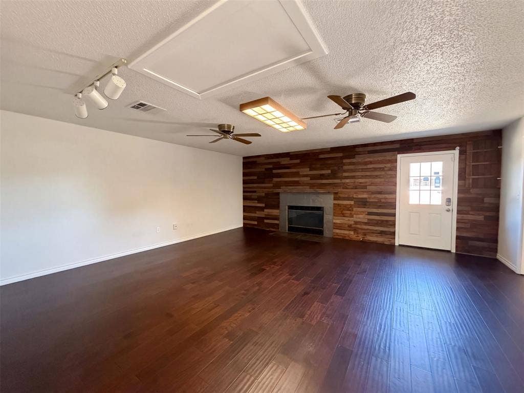 133 Jason Drive, Red Oak, TX 75154 133 Jason Drive, Red Oak, TX 75154