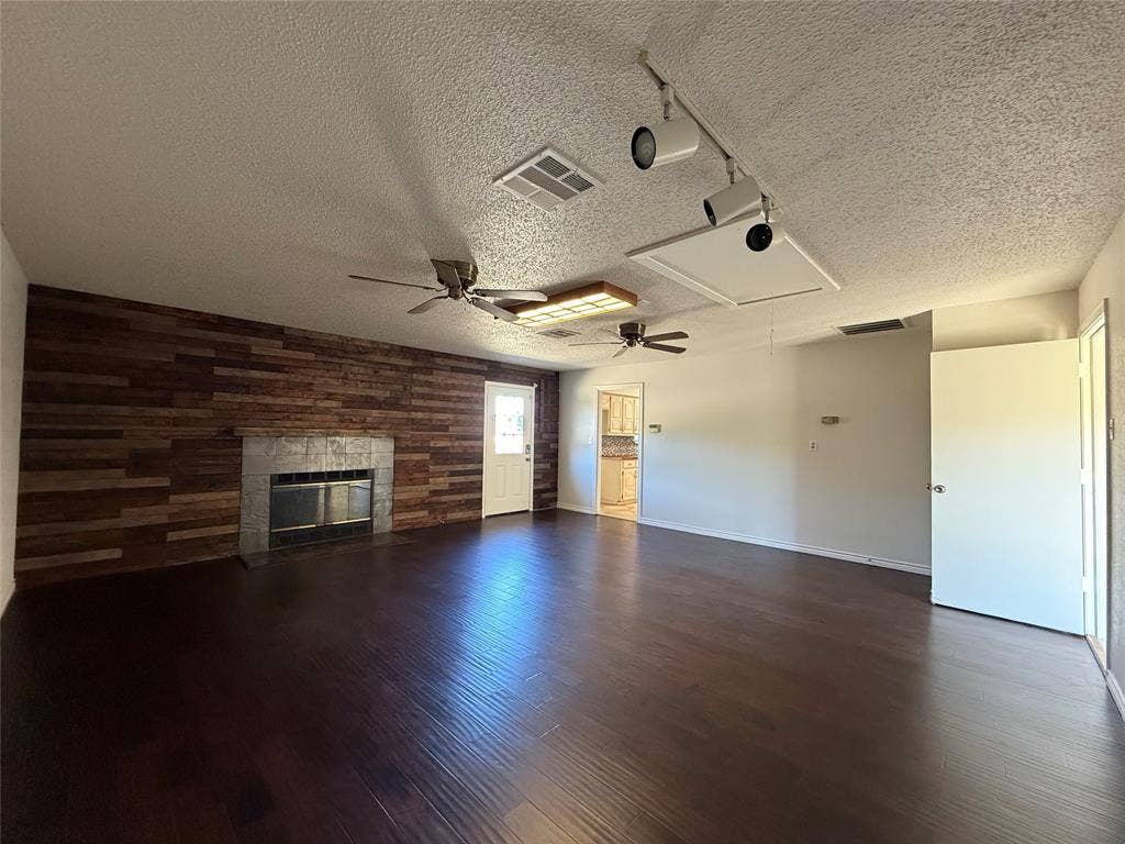133 Jason Drive, Red Oak, TX 75154 133 Jason Drive, Red Oak, TX 75154