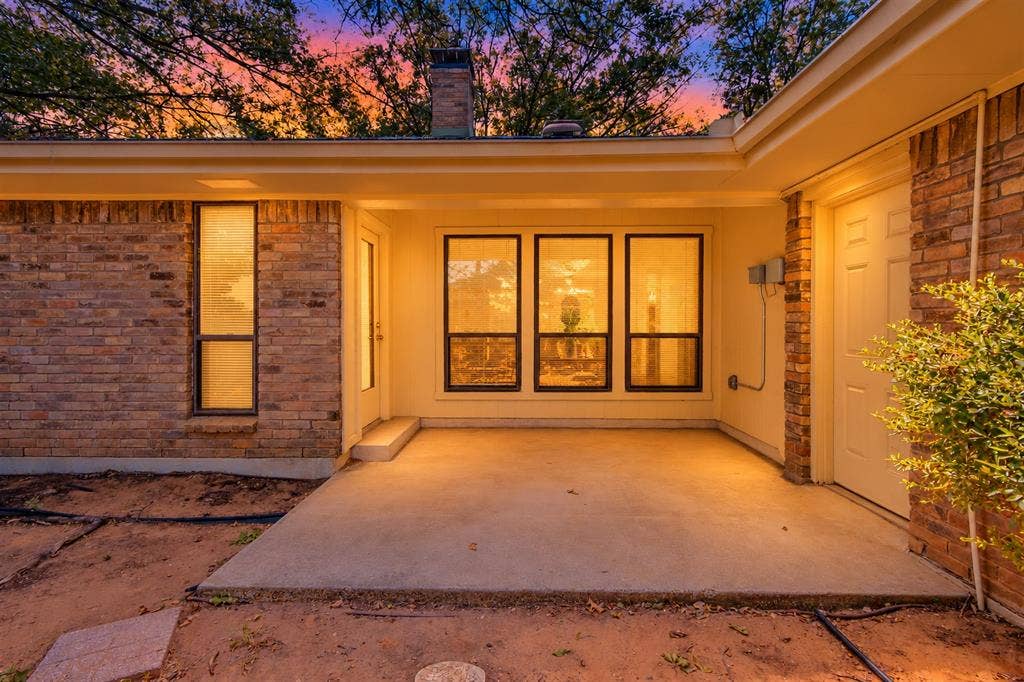 2403 Radcliffe Drive, Arlington, TX 76012 2403 Radcliffe Drive, Arlington, TX 76012