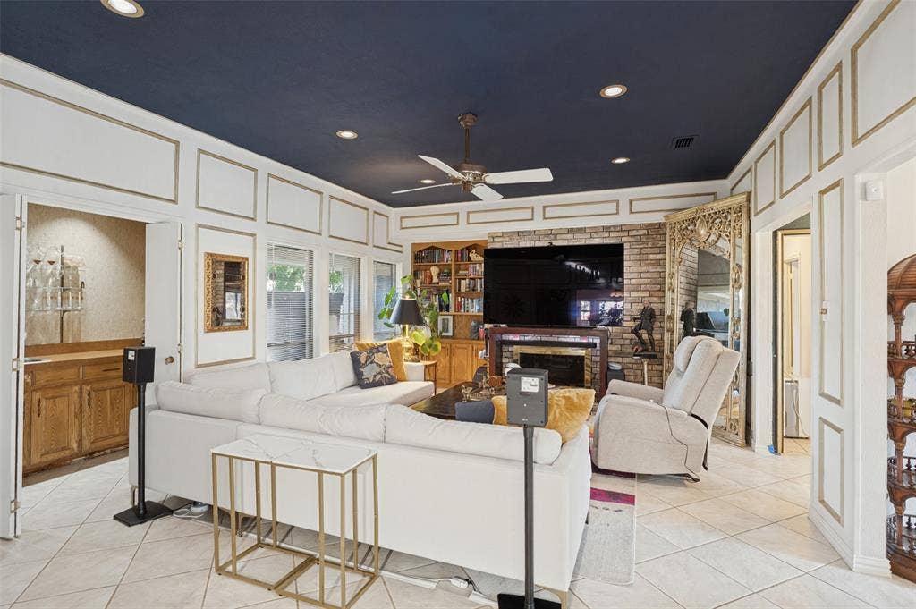 2403 Radcliffe Drive, Arlington, TX 76012 2403 Radcliffe Drive, Arlington, TX 76012