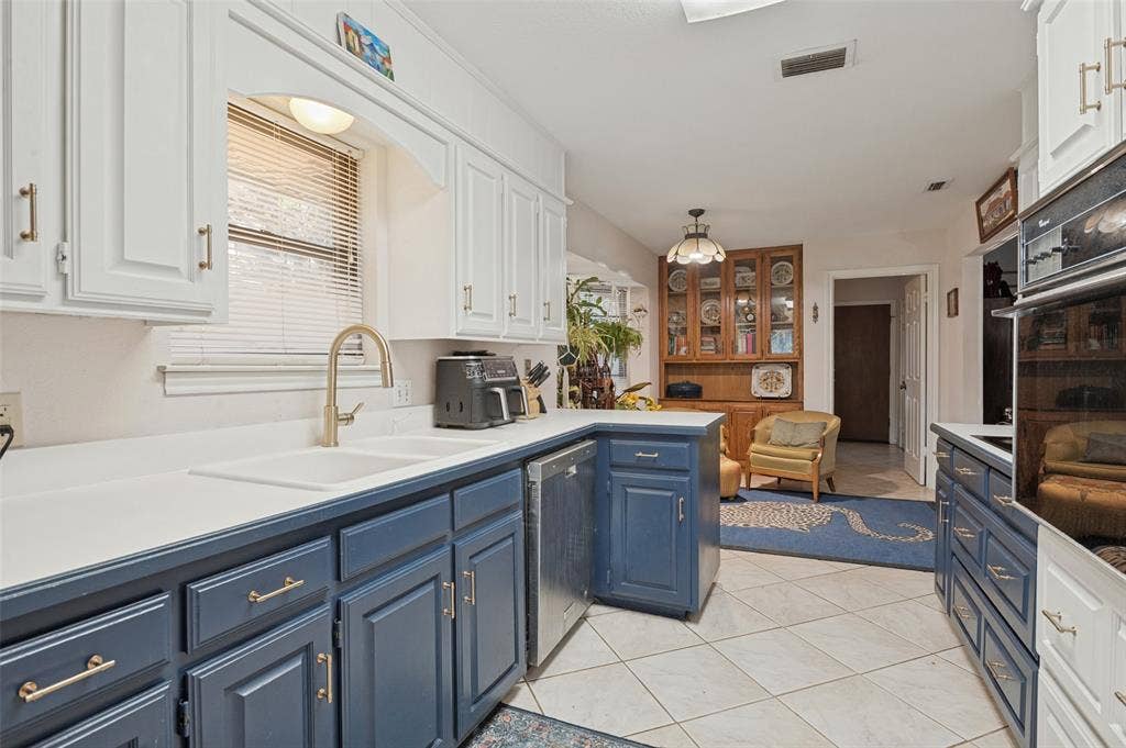 2403 Radcliffe Drive, Arlington, TX 76012 2403 Radcliffe Drive, Arlington, TX 76012