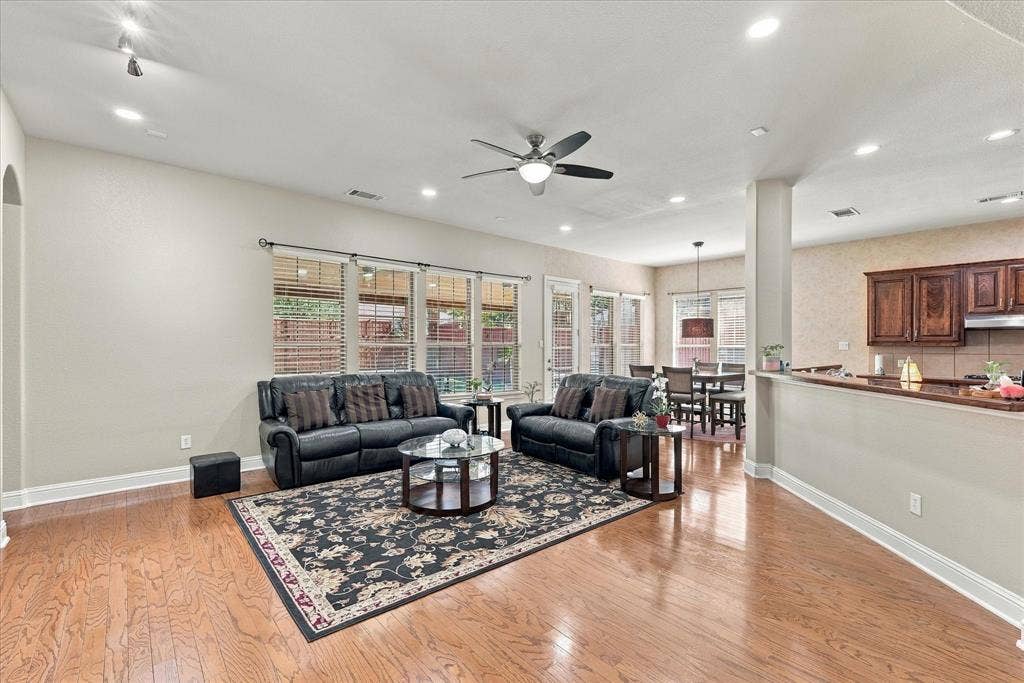 7223 Native Oak Lane, Irving, TX 75063 7223 Native Oak Lane, Irving, TX 75063