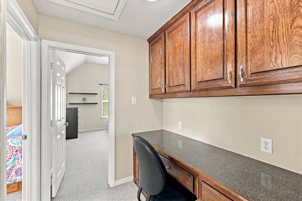 7223 Native Oak Lane, Irving, TX 75063 Study Desk Area - Upstairs