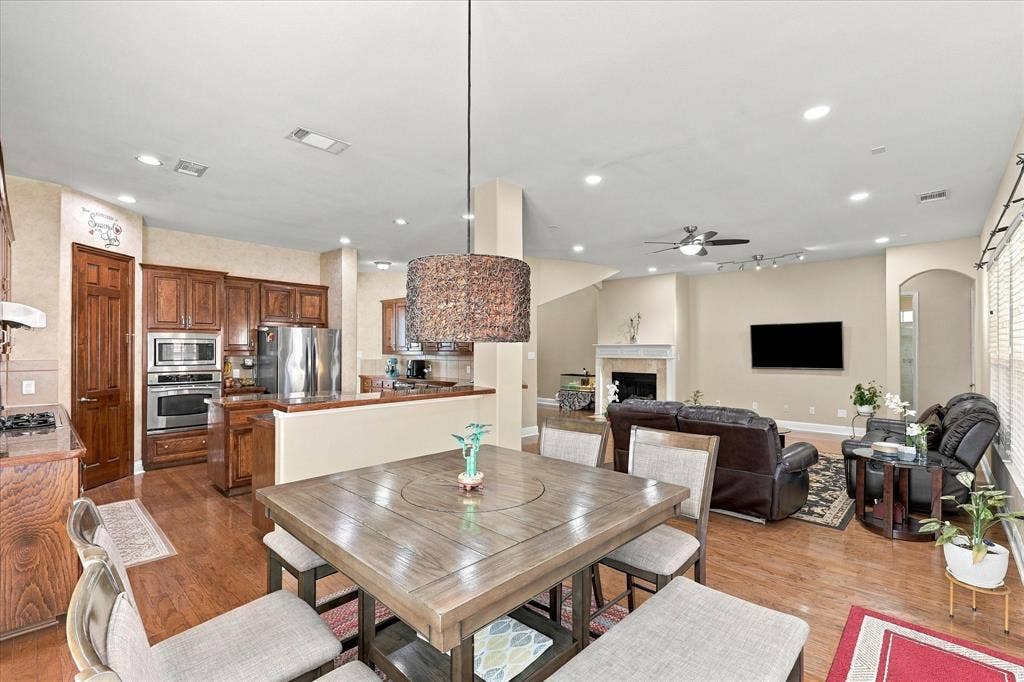 7223 Native Oak Lane, Irving, TX 75063 7223 Native Oak Lane, Irving, TX 75063