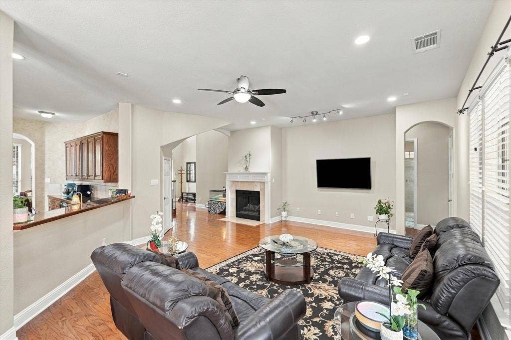7223 Native Oak Lane, Irving, TX 75063 7223 Native Oak Lane, Irving, TX 75063