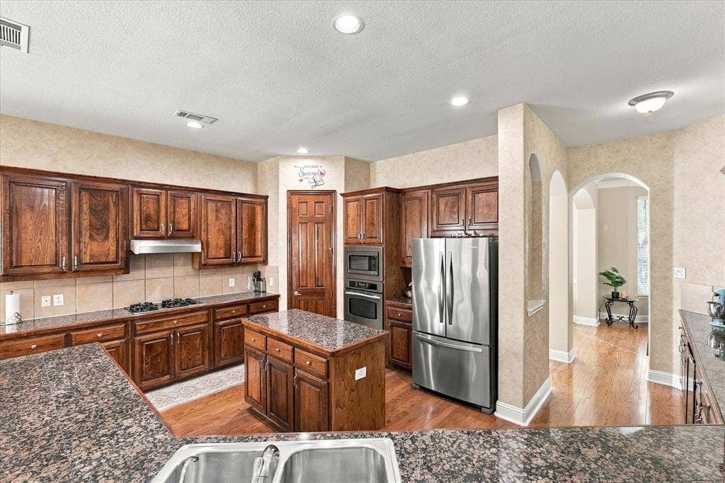 7223 Native Oak Lane, Irving, TX 75063 7223 Native Oak Lane, Irving, TX 75063