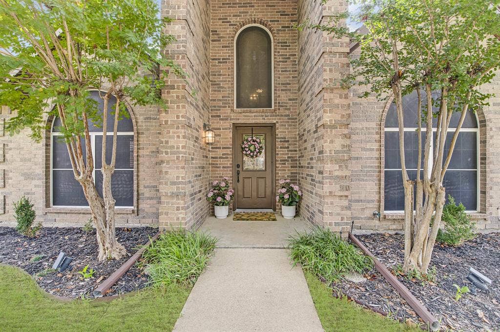 2039 Camelot Drive, Lewisville, TX 75067 2039 Camelot Drive, Lewisville, TX 75067