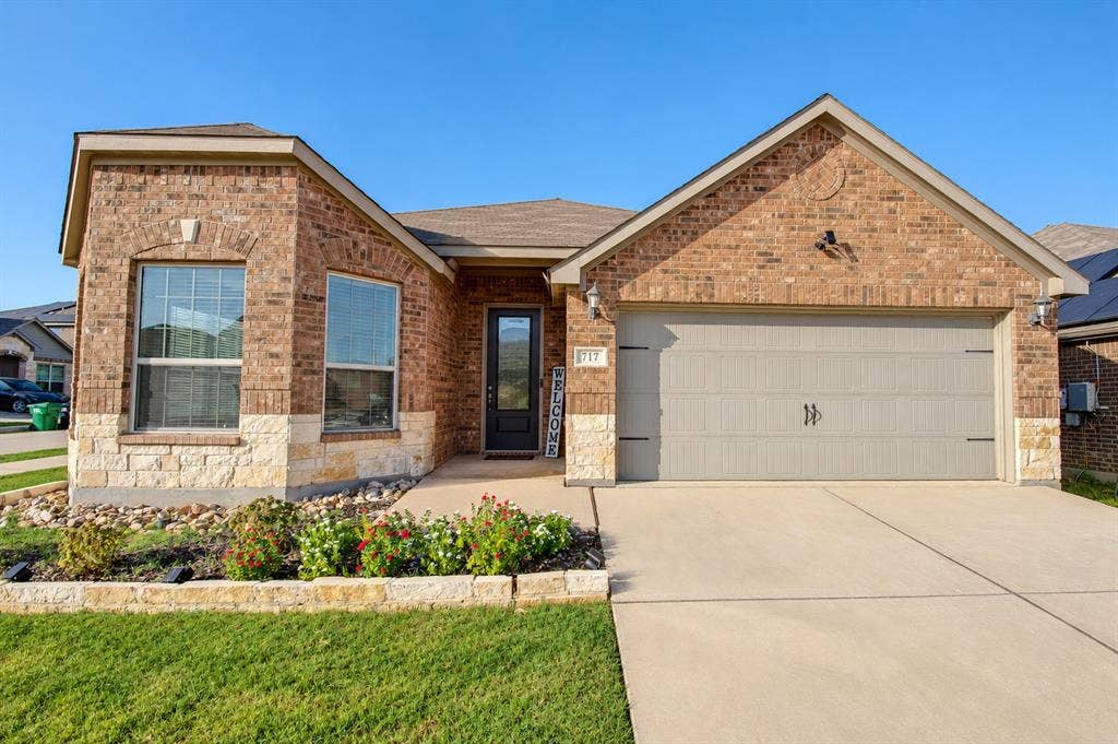 717 Lansman Trail, Denton, TX 76207