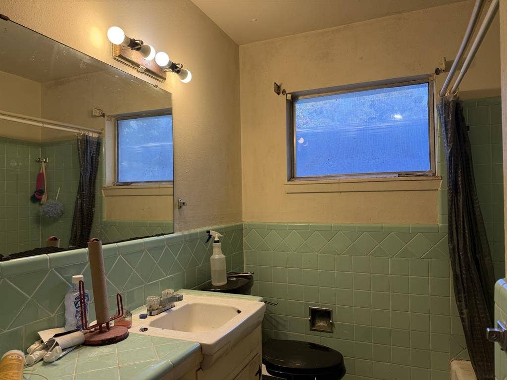 1202 W Tucker Boulevard, Arlington, TX 76013