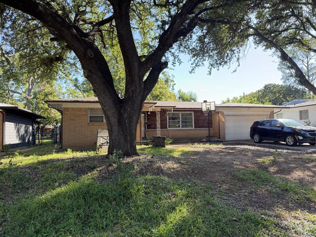 1202 W Tucker Boulevard, Arlington, TX 76013