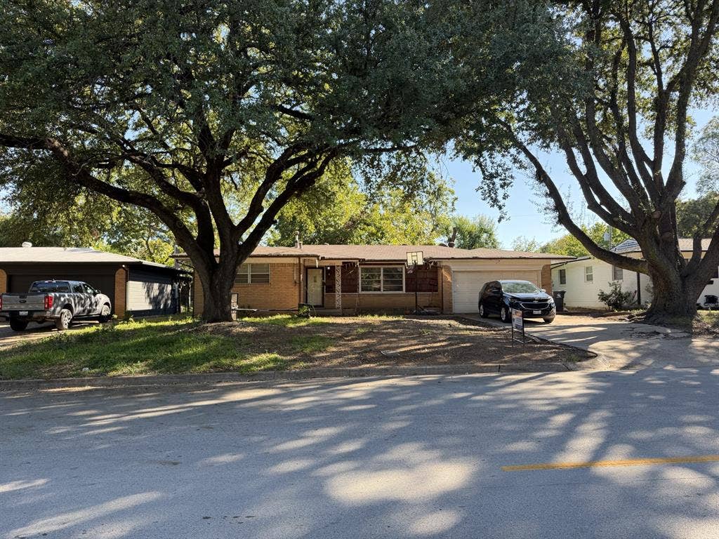 1202 W Tucker Boulevard, Arlington, TX 76013