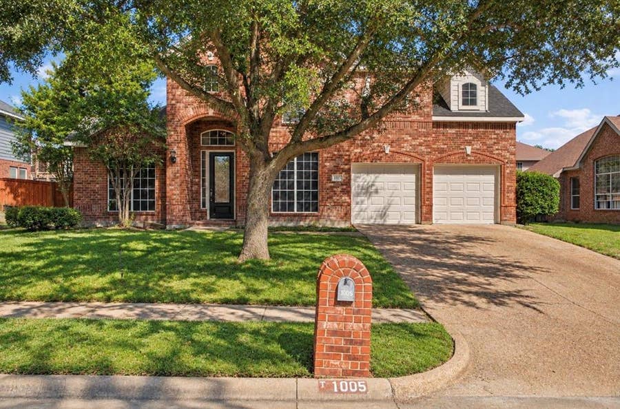 Property photo for 1005 Raspberry Lane, DeSoto, TX