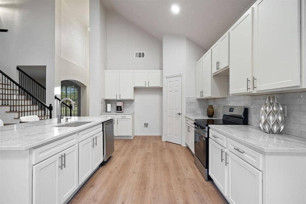 Beautiful Taj Mahal Quartz Countertops
