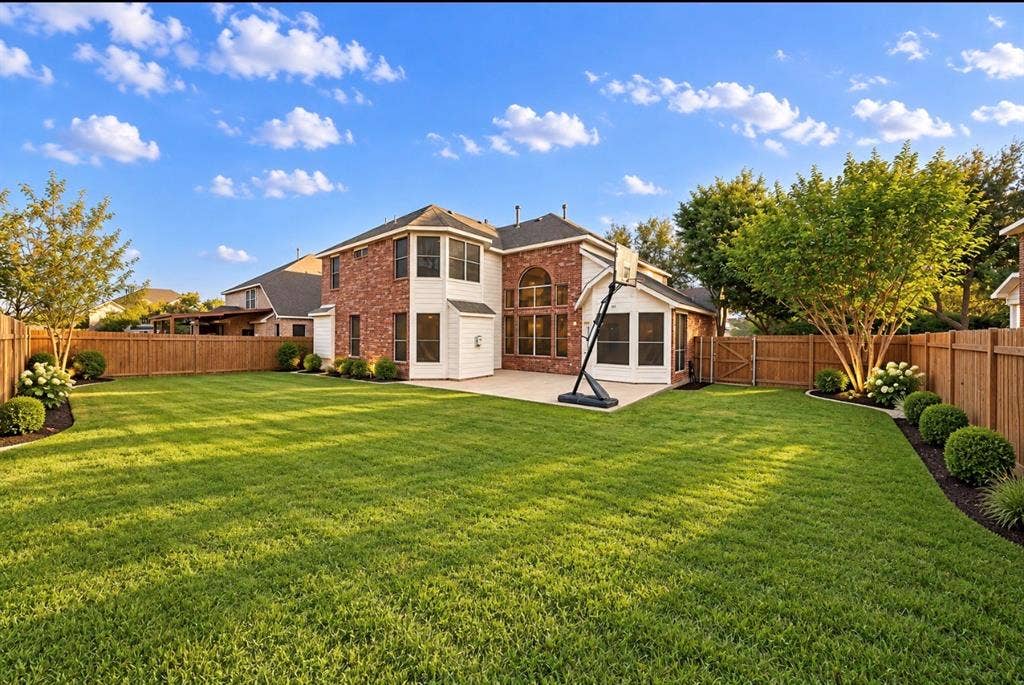 Large back yard .20 acre